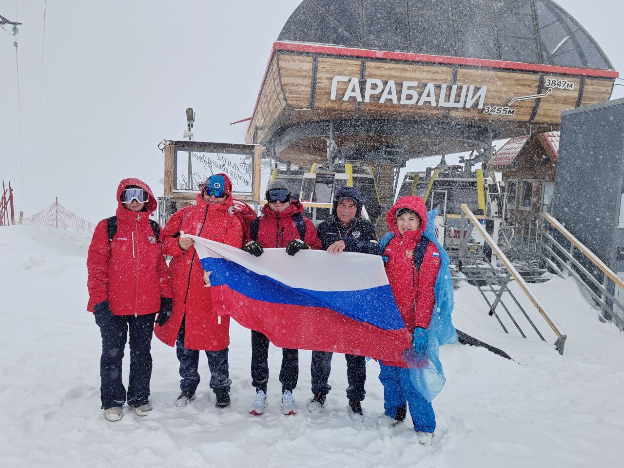 Сборная команда России по горнолыжному спорту слепых совершила восхождение на Эльбрус