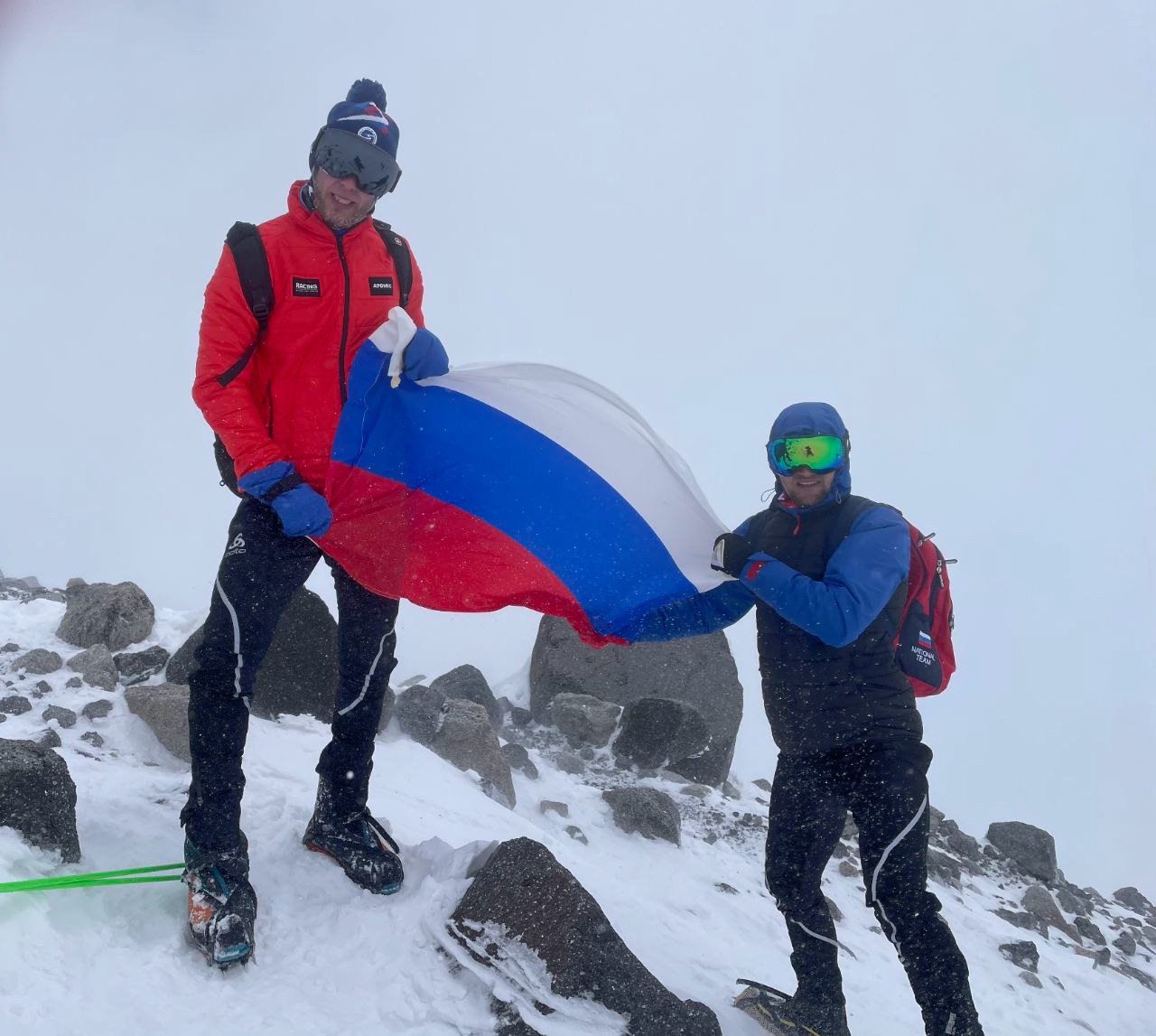 Сборная команда России по горнолыжному спорту слепых совершила восхождение на Эльбрус